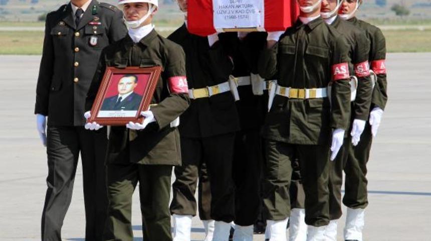 Şehit Uzman &Ccedil;avuş Akt&uuml;rk, Burdur'da g&ouml;zyaşlarıyla uğurlandı