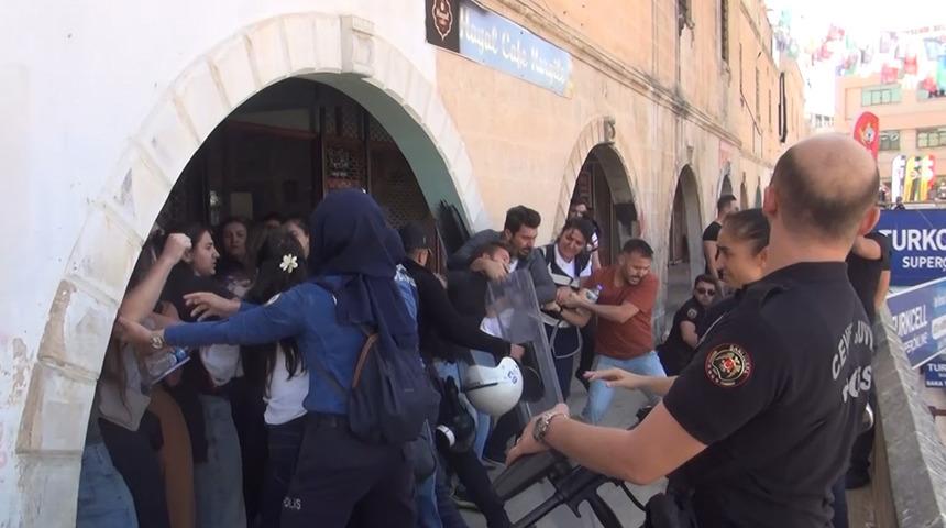 Şanlıurfa'da TSK'nın hava harekatını protesto eden gruba müdahale: 40 gözaltı