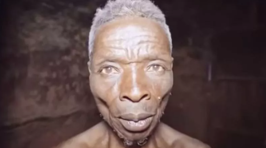 55 yıldır kadınlardan saklanıyor! Kadınlardan korktuğu için evinin etrafına 15 metrelik çit gördü... 16 yaşından beri hiçbir kadına dokunmadı