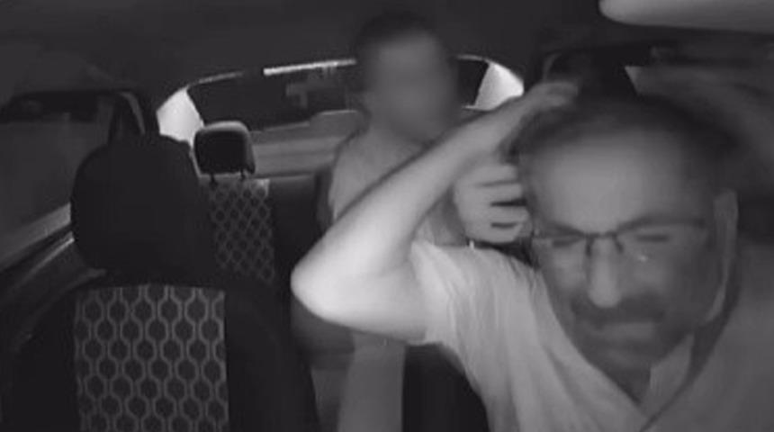 Taksiciye kaldırım taşı ile saldırdı! Dehşet anları kamerada…