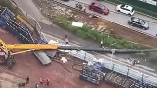 Korkunç anlar! Vinç bisikletli kadının üzerine düştü... Olay yerinde hayatını kaybettiği açıklandı