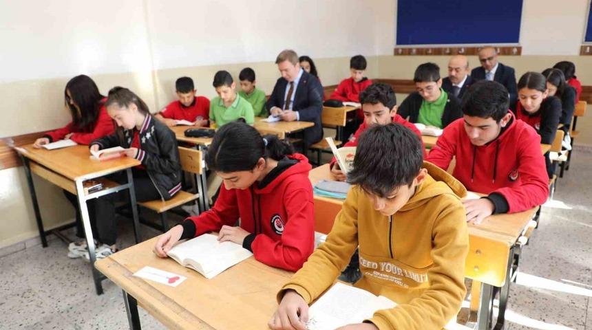 Tüm Erzincan, 24 dakika kitap okuyor