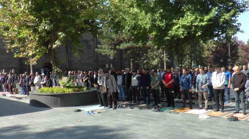Hayatını kaybeden Filistinliler için Kayseri’de ‘gıyabi cenaze namazı’ kılındı