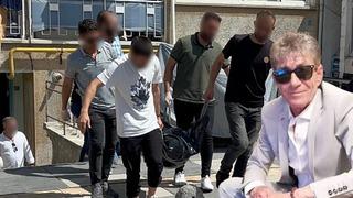 Evinde ölü bulunmuştu! Cesedini taşımaya yardım edenlerin kimliği şoke etti