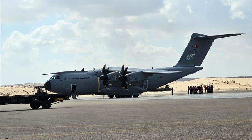 Bakan Koca duyurdu: İlaç ve tıbbi sarf malzemesi yüklü uçak Filistin’e ulaştı