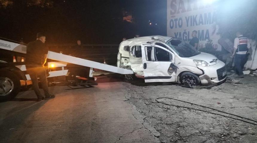 Osmaniye'de katliam gibi kaza! Tır, düğün konvoyundaki araca çarptı: 4 ölü