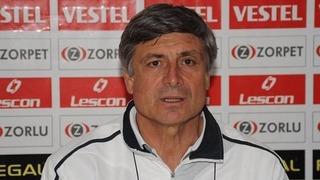 Fenerbahçe ve Galatasaray'ın eski yıldızının sesini taklit edip annesini dolandırdılar! Kolonya bile ikram etti...