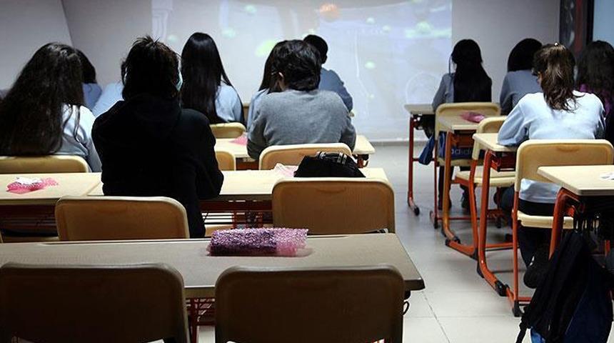 MEB’in yeni kararları Resmi Gazete’de! Teneffüs süreleri, devamsızlık, sınıf geçme puanı…