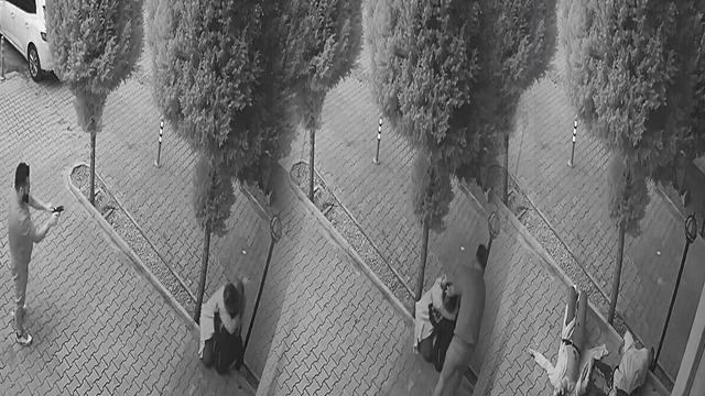 İzmir'deki vahşetin görüntüleri ortaya çıktı! Anne ve kızın çaresiz anları, 3'üncü denemede... 'Doğal gaz borusuna asmaya çalıştı, oğlunun çişini zorla içirdi'