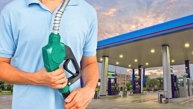 SON DAKİKA: Motorin ve benzine indirim gelmişti! Orta Doğu’daki savaş akaryakıt fiyatlarını değiştiriyor: Kriz kahini Roubini, ‘Şok yaratabilir’ diyerek uyardı (14 Ekim Cumartesi güncel benzin-mazot fiyatı)