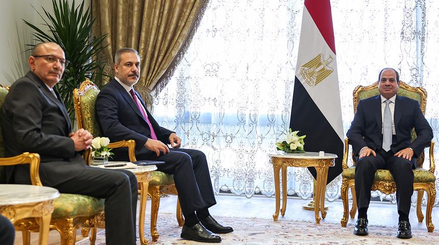 Hakan Fidan’dan Mısır’da peş peşe kritik temaslar! Mısır Cumhurbaşkanı Sisi ile de görüştü…