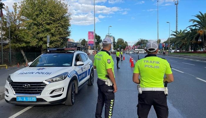 İstanbulluların dikkatine! 15 Ekim Pazar günü, yarın hangi yollar kapalı olacak? 15 Temmuz Şehitler Köprüsü araç geçişine kapatılacak