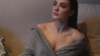 Burcu Özberk sütyenli haliyle aynada poz verdi! Olay oldu