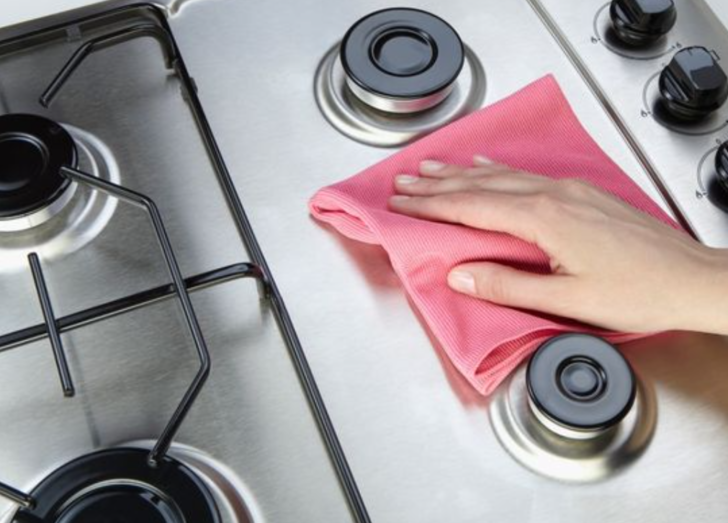 Ocak gözündeki yağ ve pası söküp atıyor! 3 malzeme ile ocak gözleri yepyeni oluyor