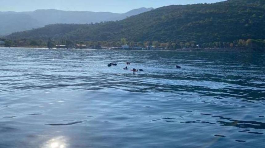Yunanistan’a yüzerek geçmeye çalışan kaçak göçmenler yakalandı