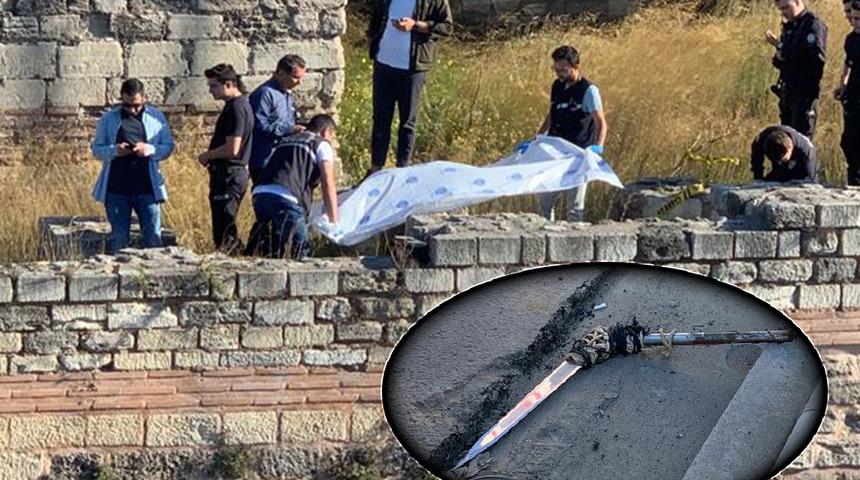 Topkapı surlarının dibinde gizemli ceset! Cansız bedene yakın noktada bulunan nesne şüpheleri artırdı