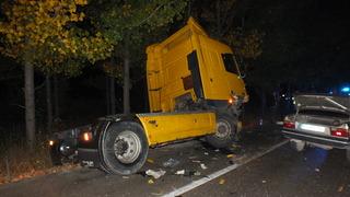 Tokat'ta otomobille çekici çarpıştı, 4 kişi yaralandı