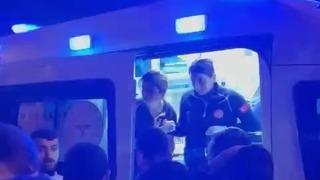 Sultanbeyli’de iki araç kafa kafaya çarpıştı: 1’i ağır 4 yaralı