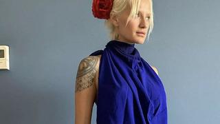 Didem Soydan pantolonunu yarıya kadar indirip iç çamaşırlarıyla poz verdi