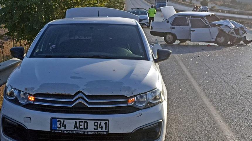Kırıkkale'de iki otomobilin çarpıştığı kazada 3 kişi yaralandı