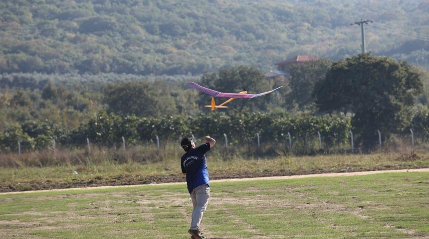 Model uçaklar Fadıllı semalarında yarıştı