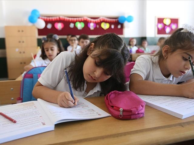 MEB a&ccedil;ıkladı: Mart ayında iki tatil birleşiyor!