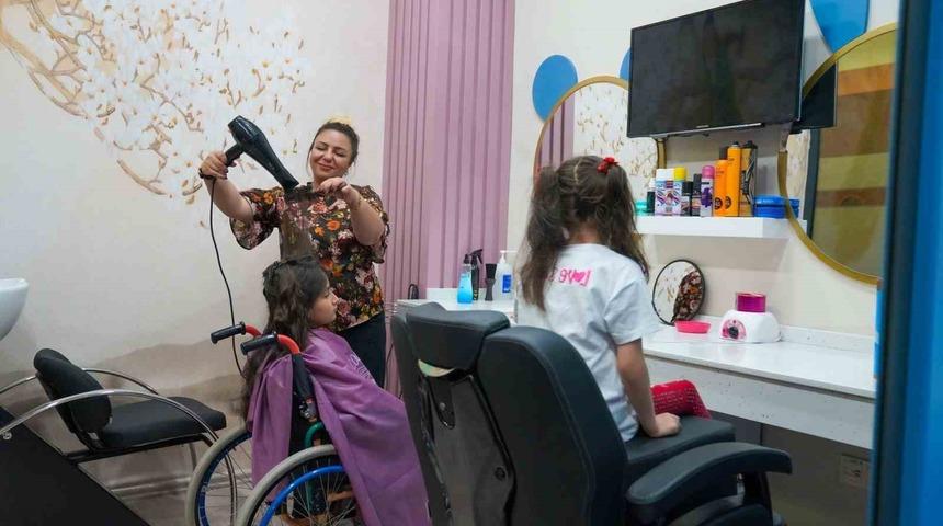 Büyükşehir Engelsiz Yaşam Merkezi’nde sevgi makası birimi açıldı