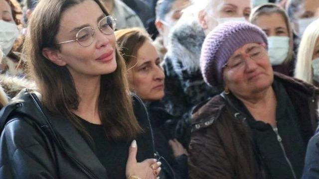 Babası trafik kazasında hayatını kaybetmişti! Özge Ulusoy çıkan karara isyan etti! 'Yalan beyanlar... '