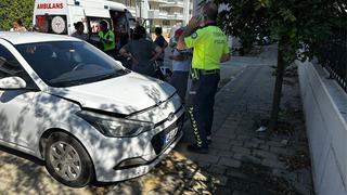 Otomobili park ederken fren yerine gaza bastı! Kardeşine çarptı