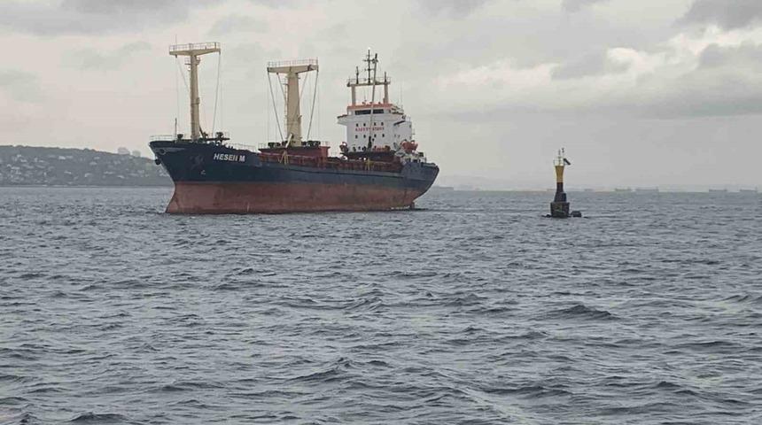 İstanbul Boğazı'ndan geçmeye hazırlanıyordu! Maltepe açıklarında gemi karaya oturdu