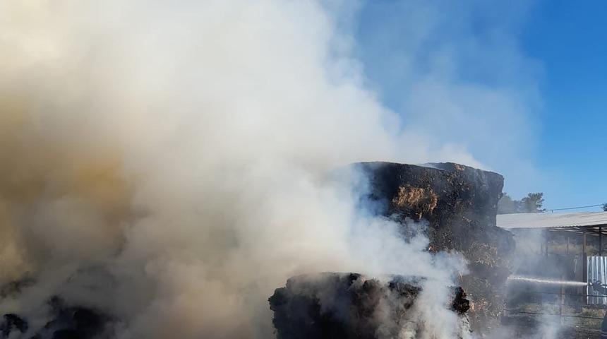 Burdur'da kaynak makinesinden çıkan yangında 80 ton saman balyasını yandı