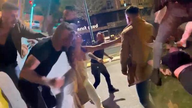 Isparta'da 'Benekli Ayhan' lakaplı sosyal medya fenomeni Ayhan Koç dakikalarca darp edildi! Baygınlık geçirdi