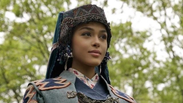 Kuruluş Osman'ın yıldızı Aslıhan Karalar'ın annesini görenler hayran kaldı! ''Abla kardeş gibi''