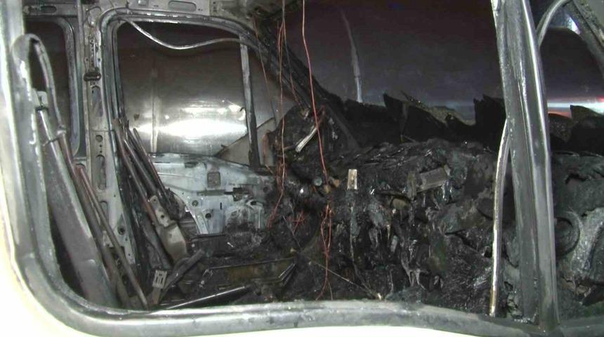 Ümraniye’de servis aracı alev alev yandı