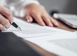 İş yerinde bunu yapan tazminattan olur! Yargıtay'dan milyonlarca çalışanı ilgilendiren karar: Mesai arkadaşının dedikodusunu yapana şok