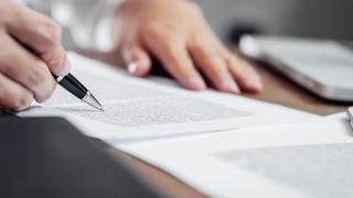 İş yerinde bunu yapan tazminattan olur! Yargıtay'dan milyonlarca çalışanı ilgilendiren karar: Mesai arkadaşının dedikodusunu yapana şok