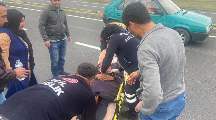 Yolun karşısına geçmeye çalışan yayaya otomobil çarptı