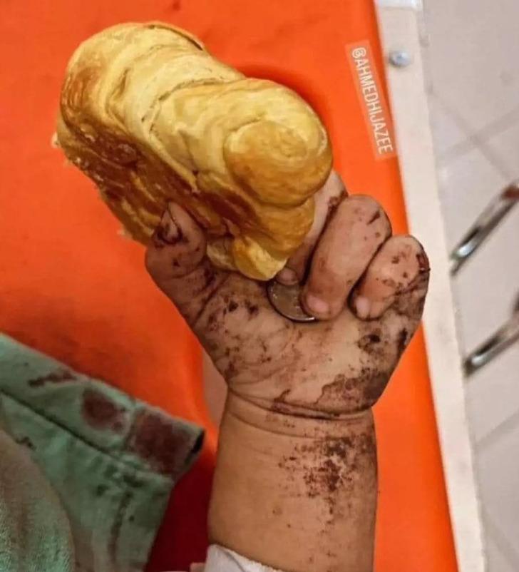 İsrail'den küstah çıkış! Mezarlıkta basın toplantısı... Hastane katliamının simgesi haline geldi: Dünya o bebeği konuşuyor G4