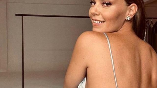 Aslı Enver kızı ve eşiyle poz verdi! Mutlu aile karesine beğeni yağdı  