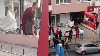 Dehşetin görüntüleri ortaya çıktı! Sokak ortasında bıçakla rehin aldı, saçından sürükledi... Kadın kanlar içinde yere yığıldı! Linçten son anda kurtuldu