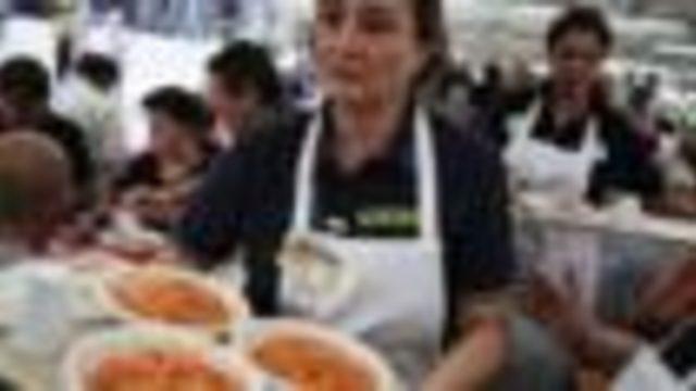 İtalya'da depremzedeler için spagettili dayanışma