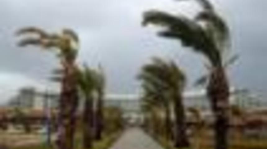 T&uuml;rkiye'ye gelen turist sayısı Mart'ta y&uuml;zde 12,8 azaldı