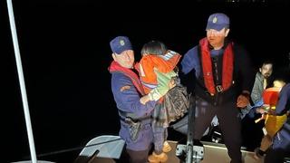 İzmir açıklarında 78 düzensiz göçmen kurtarıldı, 103 göçmen yakalandı