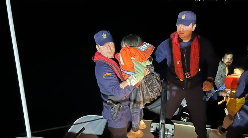 İzmir açıklarında 78 düzensiz göçmen kurtarıldı, 103 göçmen yakalandı