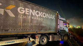 Anadolu Otoyolu'nda 2 tırın çarpıştığı kaza nedeniyle ulaşım aksadı