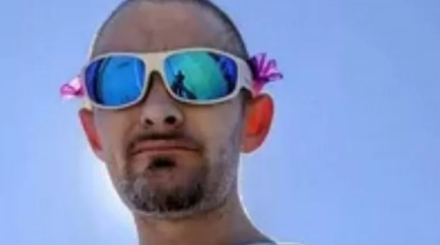 Bahçıvan bahçedeki çıplak cesedi dekorasyon zannederek çim biçme makinesiyle biçti! Günlerce öylece durdu