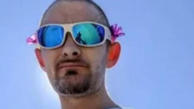 Bahçıvan bahçedeki çıplak cesedi dekorasyon zannederek çim biçme makinesiyle biçti! Günlerce öylece durdu