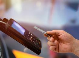 O hamleler kredi kartıyla alışverişi etkiledi! Kimi zam yaptı, kimi ödeme yöntemini değiştirdi: ‘IBAN’a yolla’ dönemi