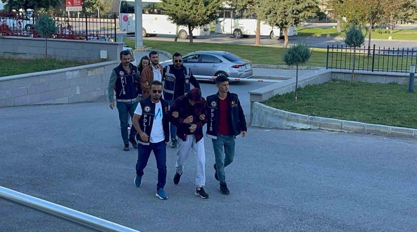 Karaman&rsquo;da uyuşturucudan g&ouml;zaltına alınan 3 kişi tutuklandı