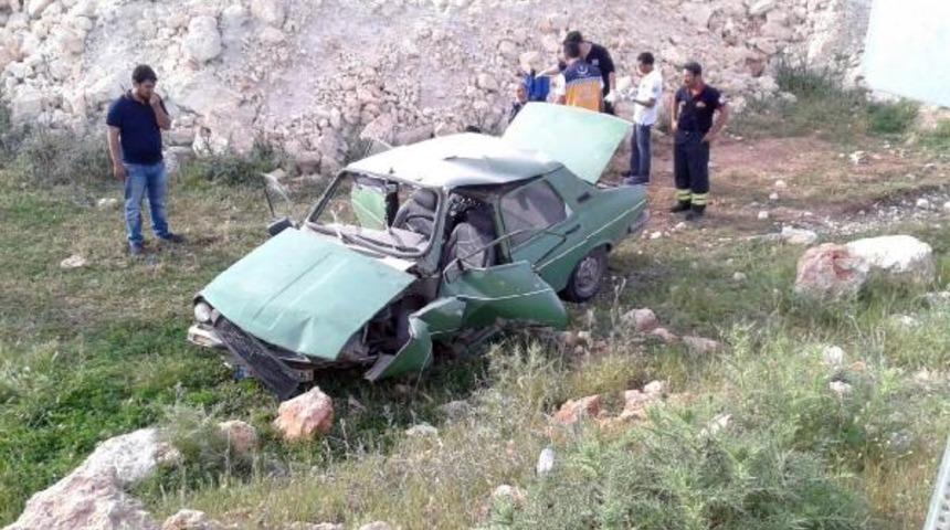 Hilvan'da otomobil devrildi: 9 yaralı